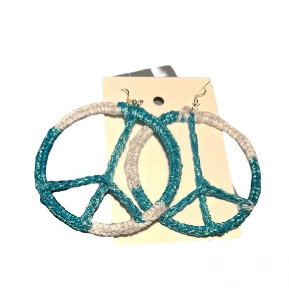 Baseball Hat w/crochet upcycled top Teal, white & gray Eagles Colors & earrings - Picture 4 of 5